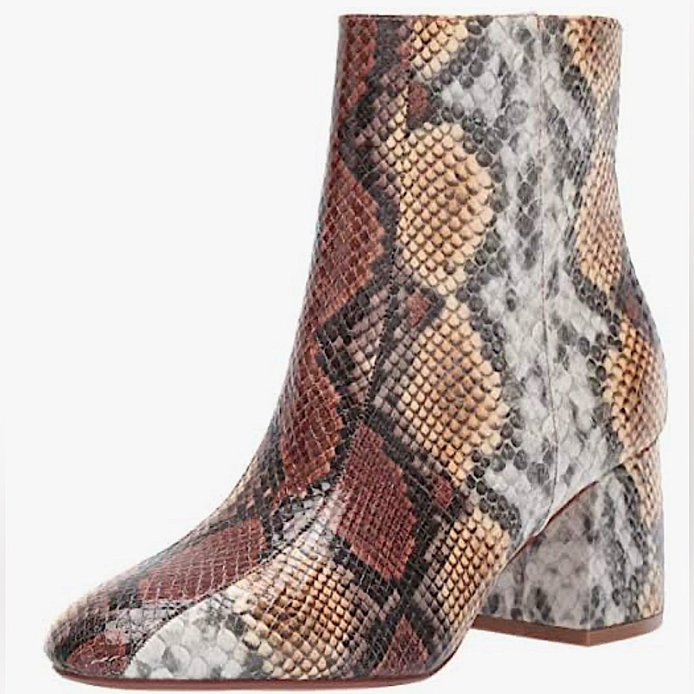 Chinese Laundry Women's Davinna Ankle Boot
DAVINNA SNAKE
Sz 7
NWT - Picture 2 of 8